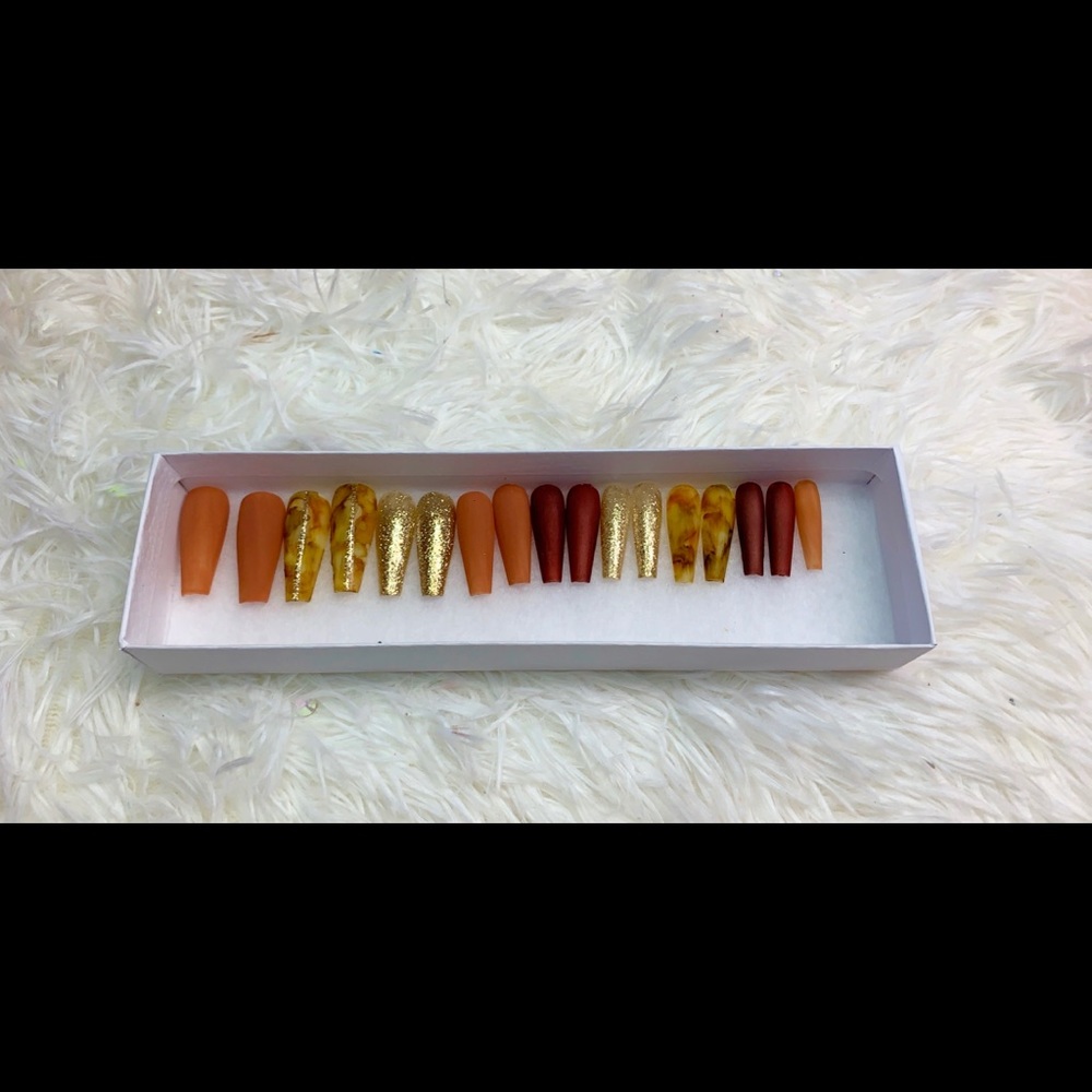 Press on nails